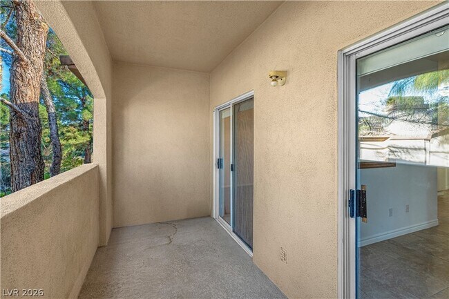 Building Photo - 2050 W Warm Springs Rd