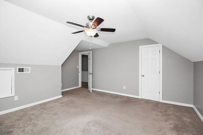 Building Photo - Charming 3BD/2BA Duplex in Dilworth!