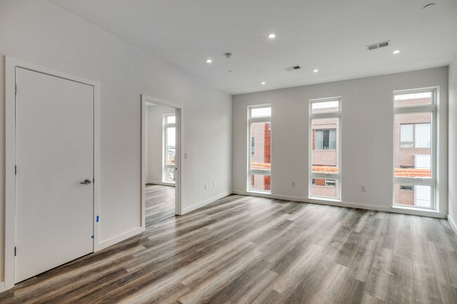 Building Photo - 2 Bedroom in Northern Liberties - Parking Available