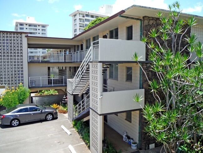 Building Photo - Moiliili Gardens