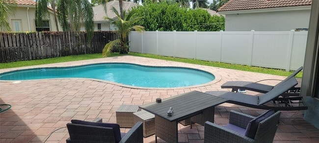 Building Photo - 100 NW 108th Way