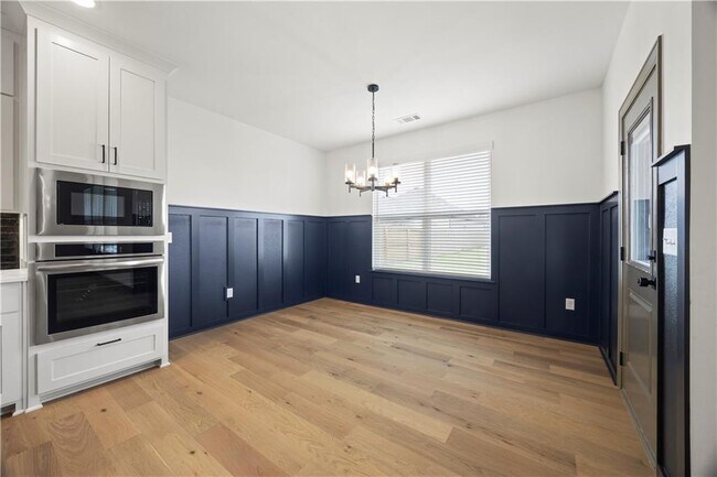 Building Photo - 1241 Mammoth St