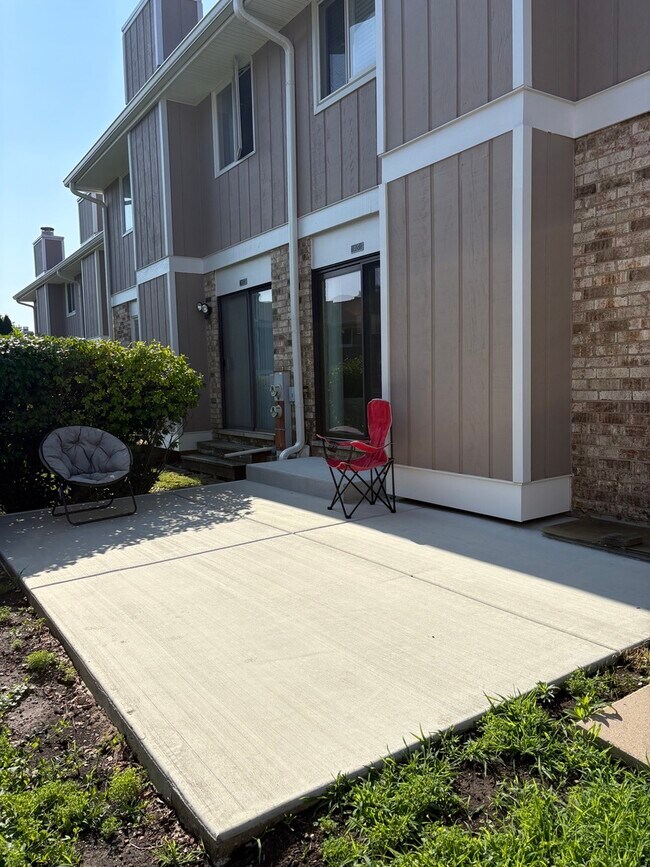 Building Photo - 1127 Hertford Ct