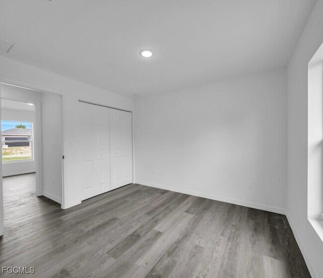 Building Photo - 382 McArthur Blvd