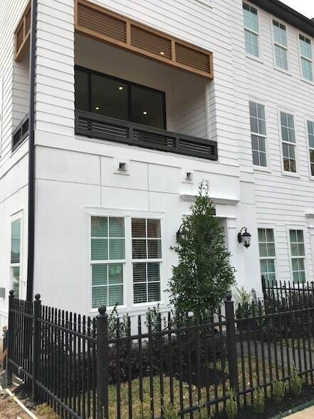 Building Photo - 3403 Timbergrove Oaks St