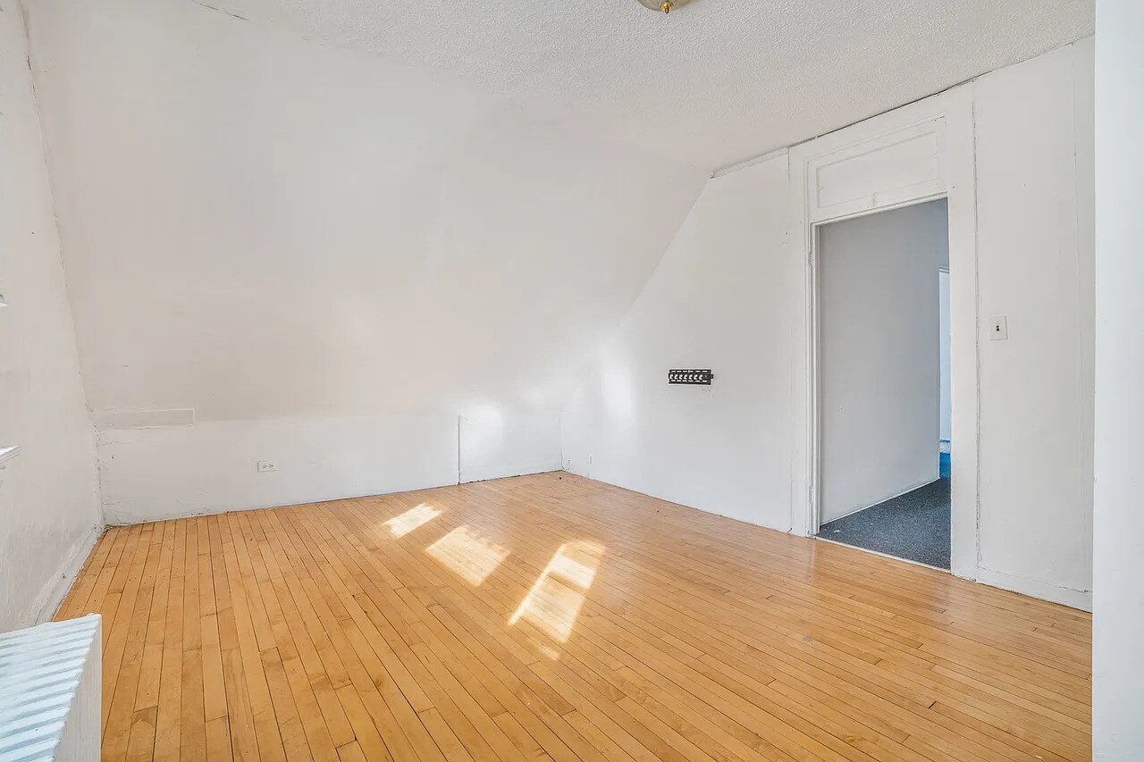 Building Photo - 1633 McDaniel Ave