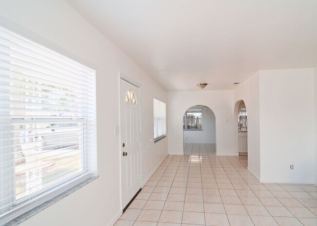 Building Photo - Freshly Updated 3 Bed, 2 Bath Home in West Tampa! AVAILABLE ON JULY 15TH