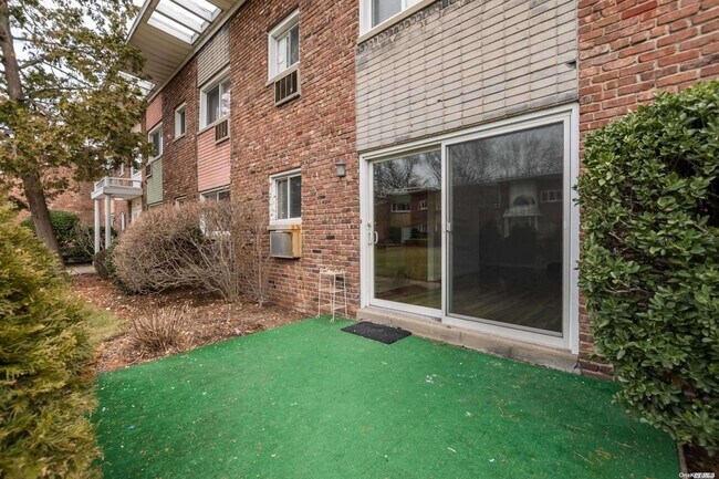 Building Photo - 257 N Newbridge Rd
