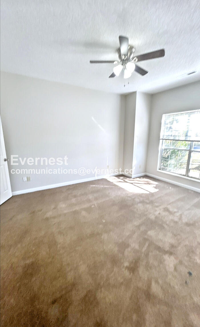 Building Photo - 1532 Lake Park Dr