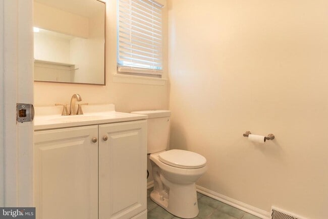 Building Photo - 308 Wayne Ct