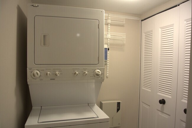 Building Photo - 11315 Commonwealth Dr