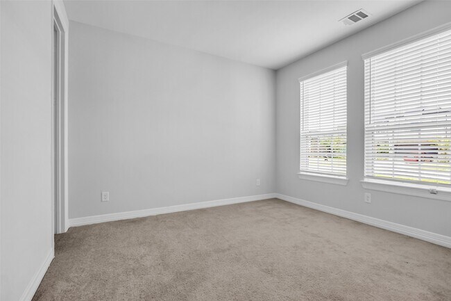 Building Photo - 2115 Jitterbug Ln