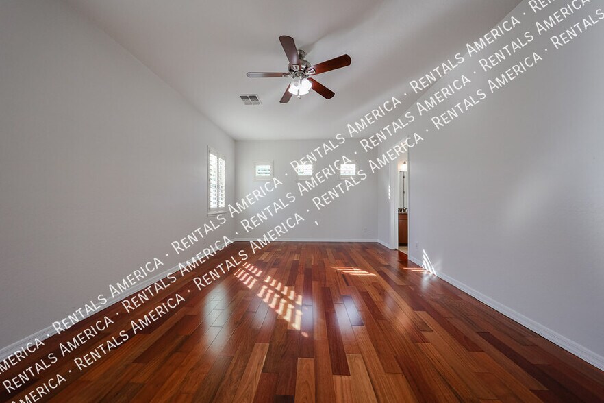 Building Photo - 1935 W Sparrow Dr