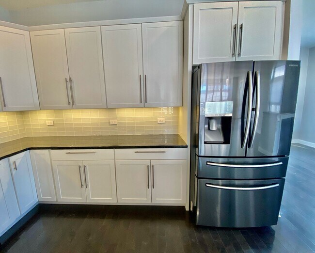 Building Photo - SIENA Place/PACKER PARK CORNER 4 Bedroom/2...