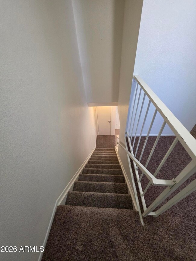 Building Photo - 731 E Vaughn Dr