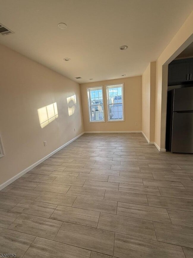 Building Photo - 208 Walnut St