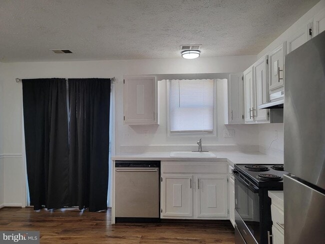 Building Photo - 4197 Drake Ct