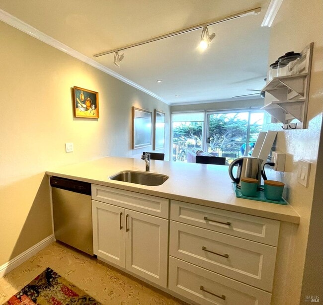 Building Photo - 370 Eden Roc Dr