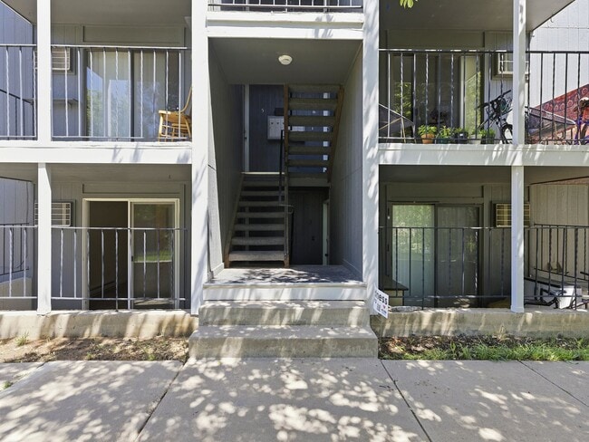 Building Photo - 1684 Riverside Ave