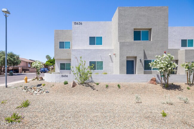 Building Photo - 2842 E Tracy Ln