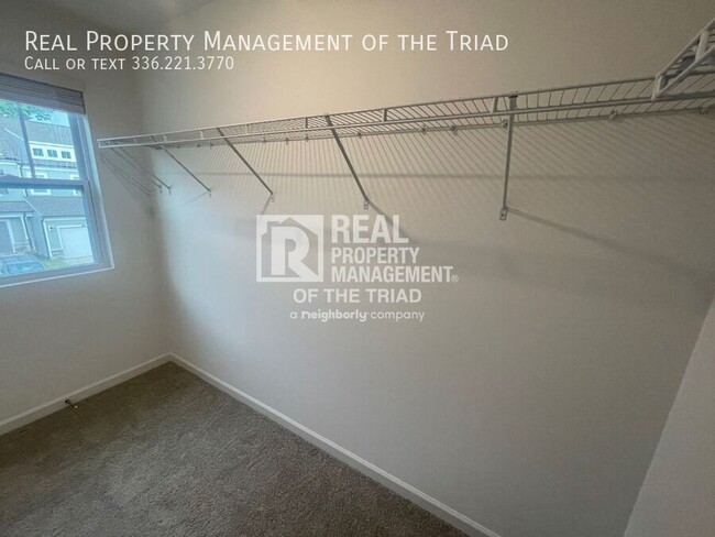 Building Photo - 207 Solacium Ln