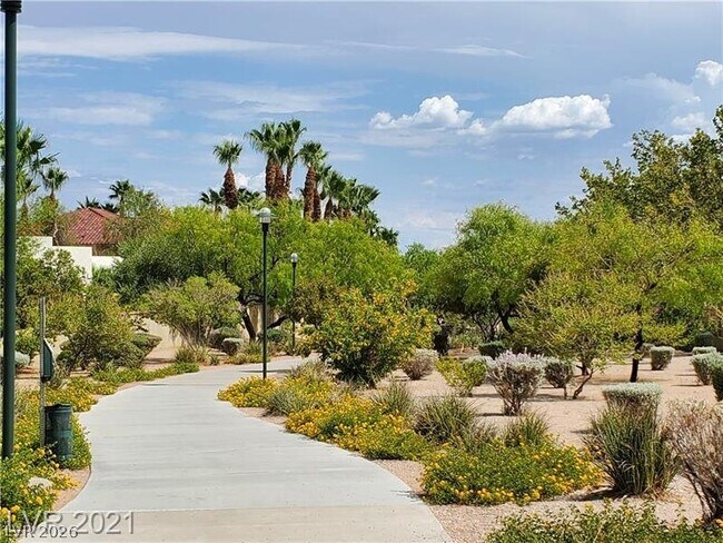 Building Photo - 2025 Shining Feather Ln
