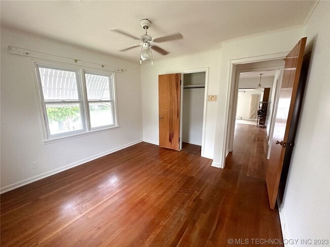 Building Photo - Quaint and Refreshed Bungalow in Joe Louis Addition