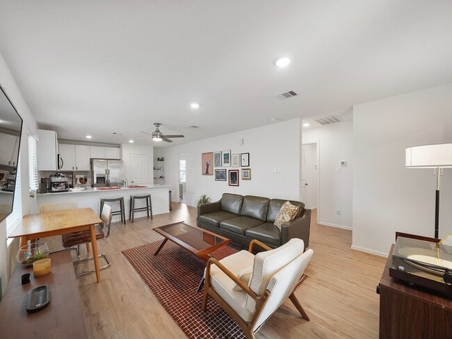 Building Photo - 1238 Millers Pass Dr