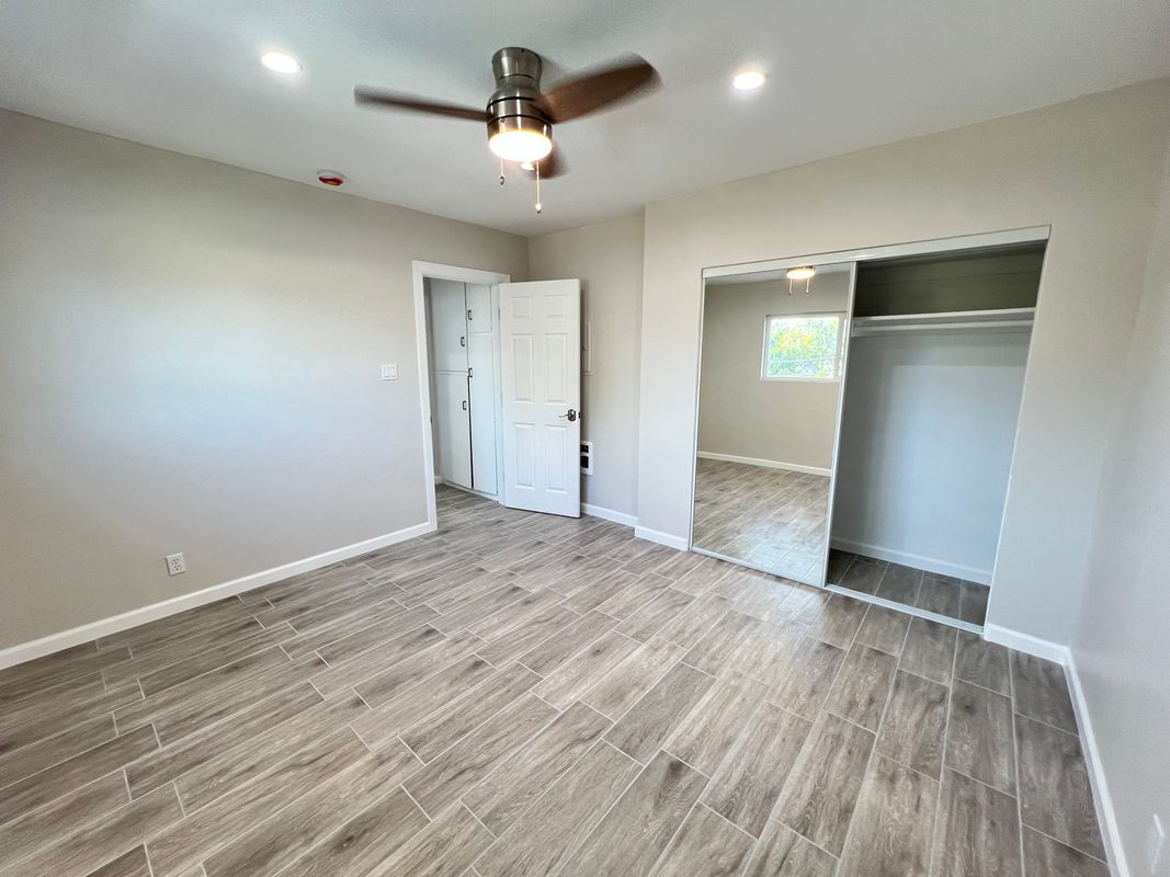 Building Photo - 9025 Mills Ave