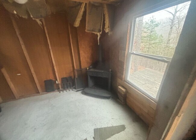 Building Photo - 13.2-Acres With Cabin! - $ 690 Month / $900 Down