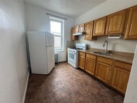 Building Photo - 7438 Jamaica Avenue Unit 2