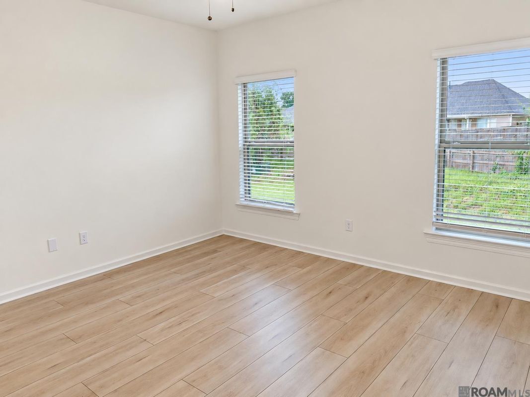 Building Photo - 23668 Sweetbriar Ct