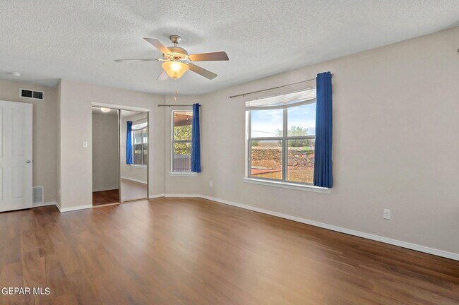 Building Photo - 10822 Elise St