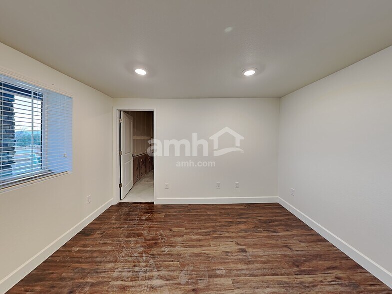 Building Photo - 15052 W 82nd Pl