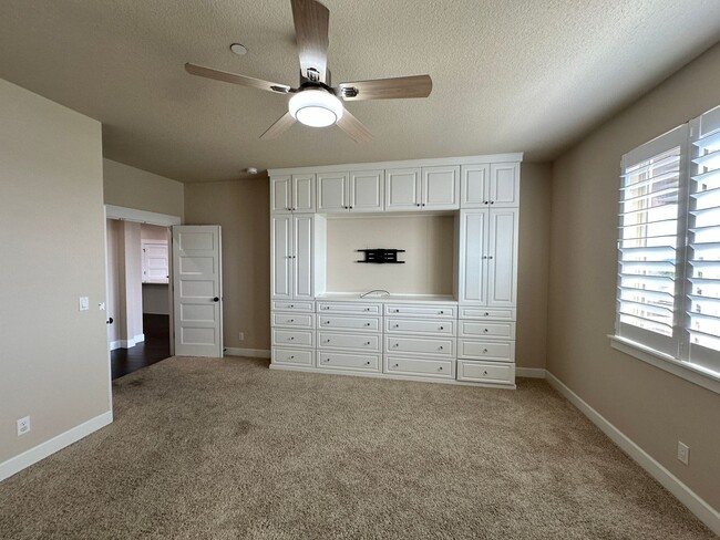 Building Photo - Gorgeous 4 Bedroom 2.5-Bath House in Tigar...