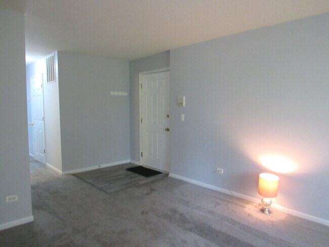 Building Photo - 1202 N Red Oak Cir