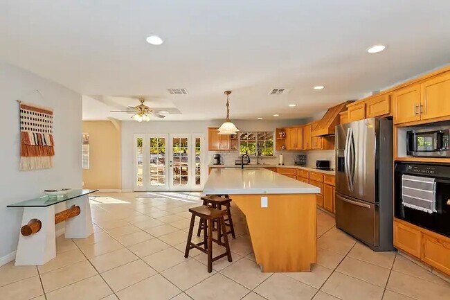 Building Photo - 58327 Bonanza Dr