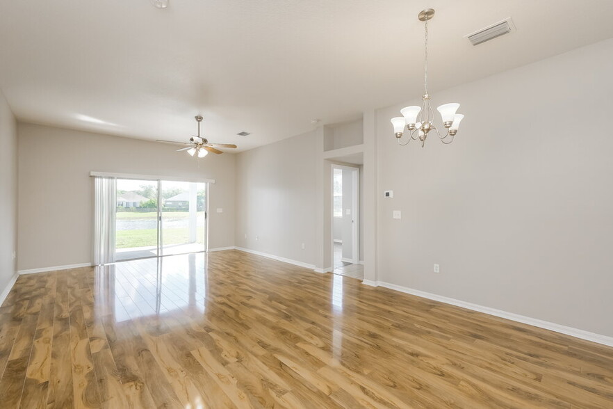 Building Photo - 6751 Monarch Park Dr