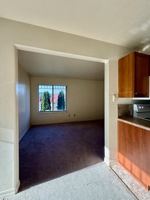 Building Photo - 325 C St