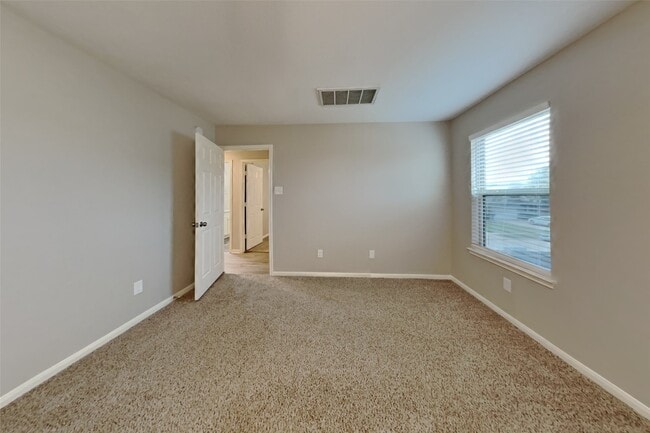 Building Photo - 20750 Pine Rain Ct