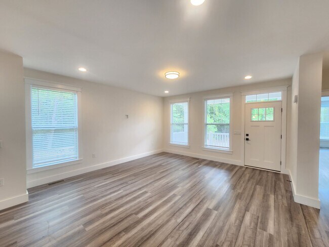 Building Photo - 1128 Blueview Dr