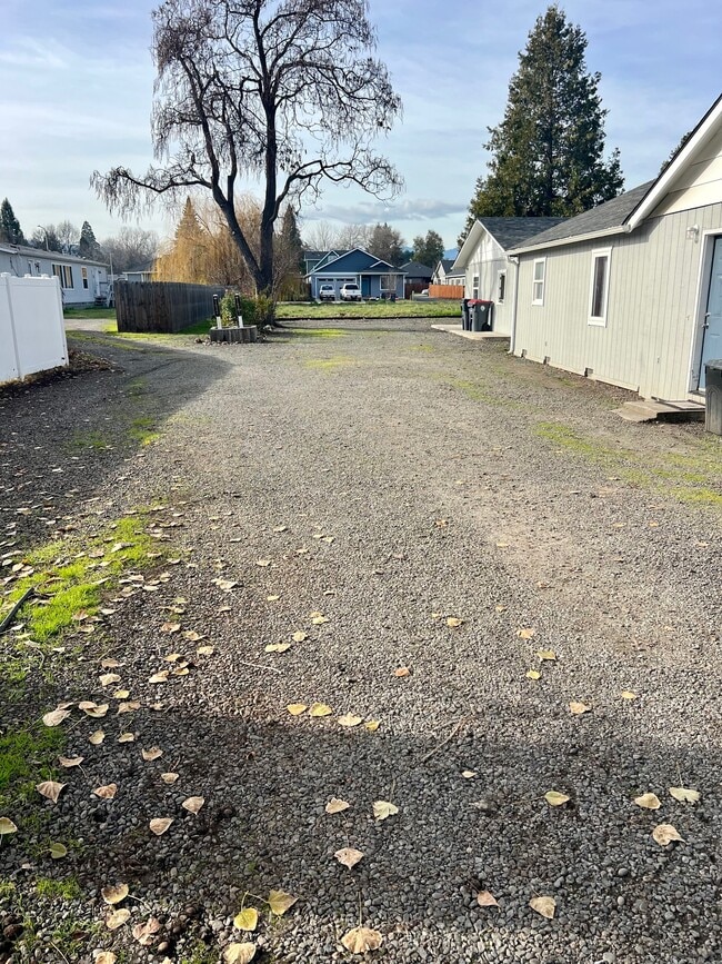 Building Photo - 1820 Kings Hwy