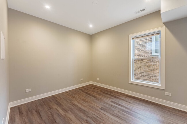 Building Photo - 4937 N Albany Ave