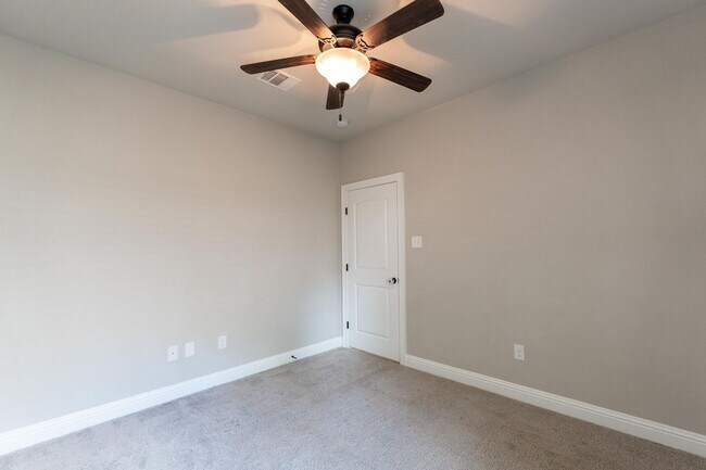 Building Photo - Beautiful 3 bed/2 bath home in Willow Heights