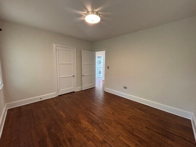 Building Photo - 2 Bedroom charming bungalow in desirable Oakhurst