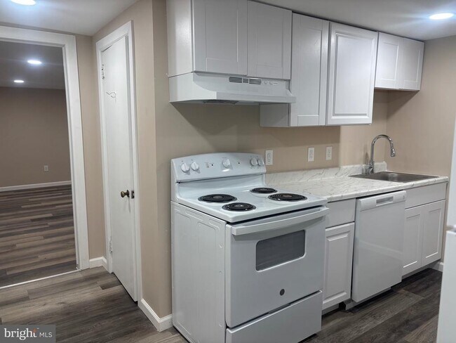 Building Photo - 14 West Ave