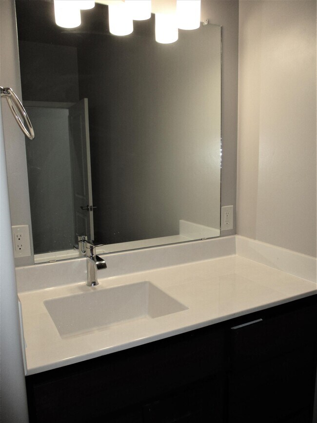 Building Photo - 8750 Sevano Cir NE