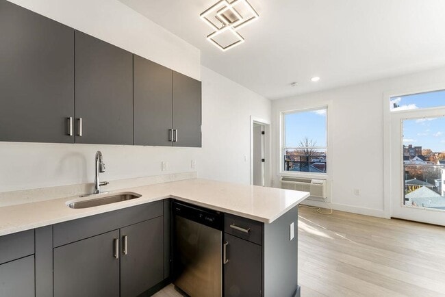 Building Photo - 43-45-45 W 32nd St