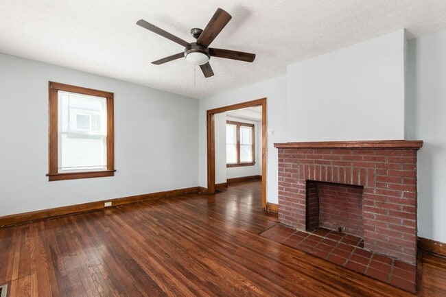 Building Photo - Adorable Single-Family Home!