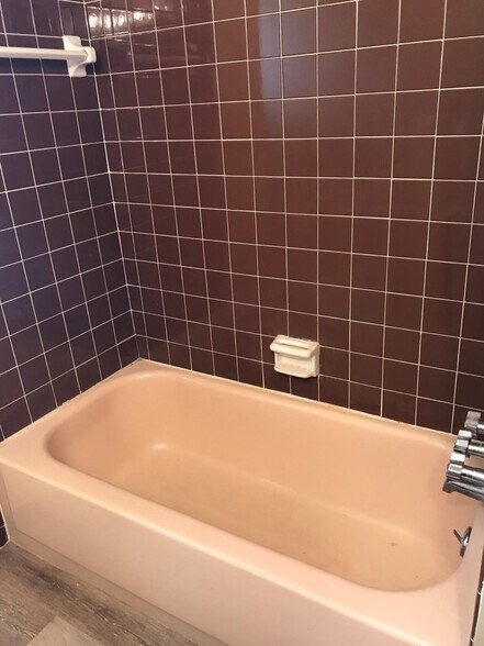 Building Photo - 1250 E 276th St